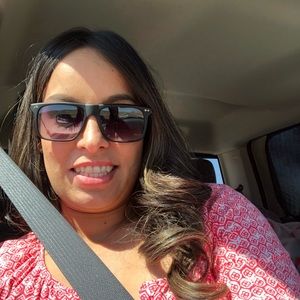 Meet your Posher, Alejandra